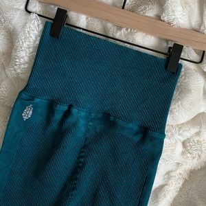 NWOT - XS/S FP MOVEMENT LEGGINGS